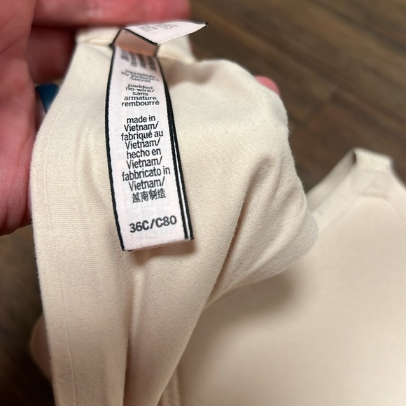 Victoria’s Secret padded no wire bra - Picture 5 of 7